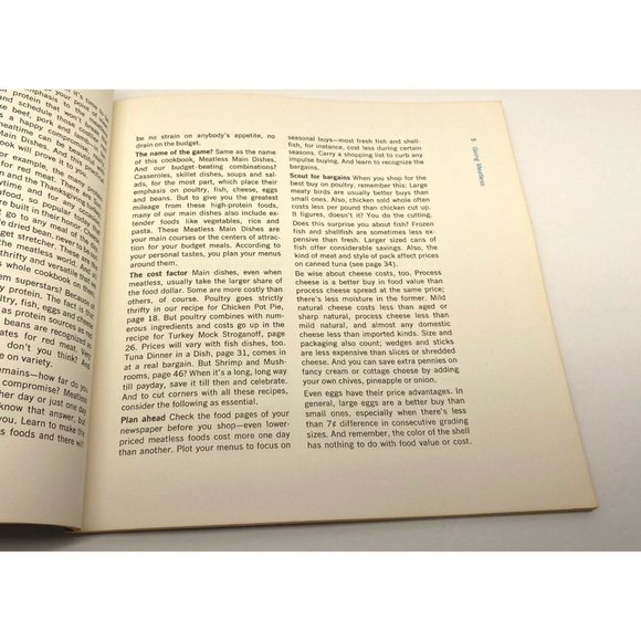 Meatless Main Dishes Vintage Cookbook Betty Crocker 130 Recipes Paperback 1973 - Picture 9 of 11